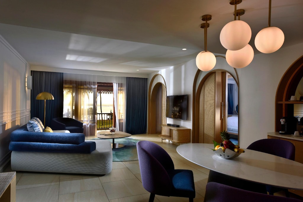 0pera Suite Drawingroom