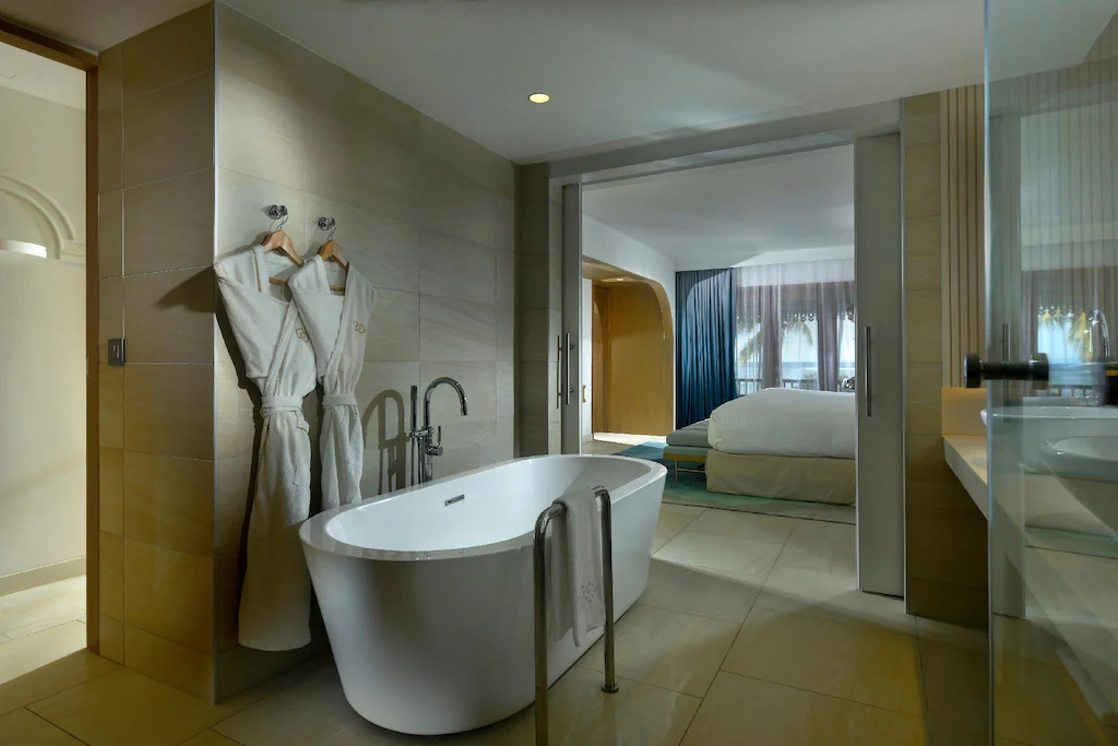 0pera Suite Washroom