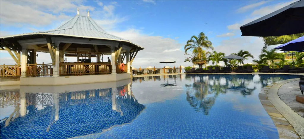 Beachfront Villa pool