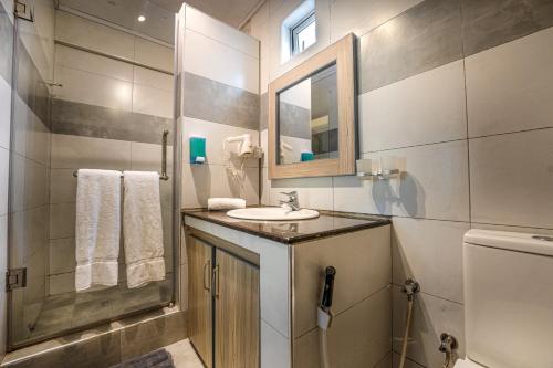Deluxe Room Bathtub