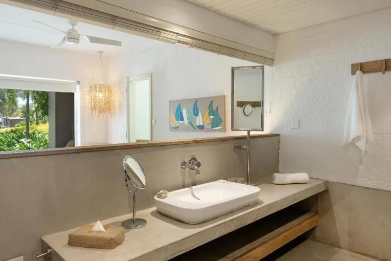 Deluxe Room Bathtub2