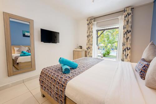 Deluxe Room Bed 2