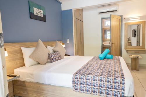 Deluxe Room Bed 3