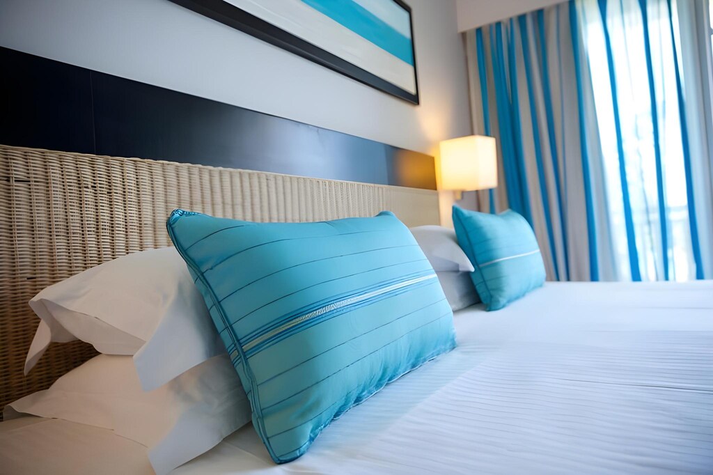 Deluxe Room Bed2
