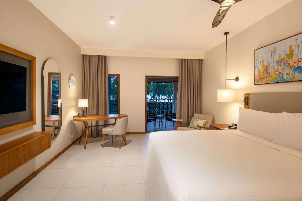 Deluxe Room Bed3