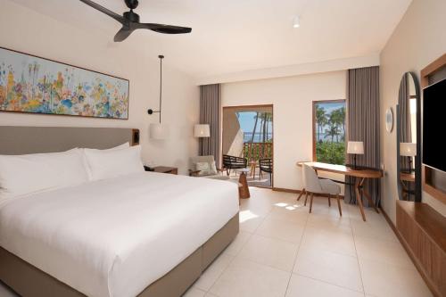 Deluxe Room bed2