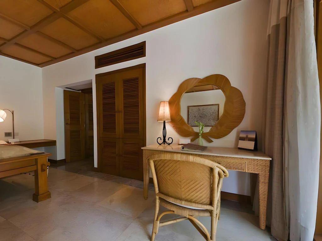 Deluxe Rooms Table