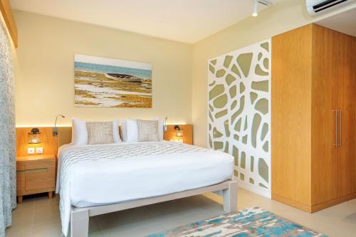 Deluxe Rooms bed3