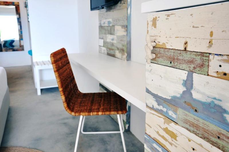 Deluxe Suites Table