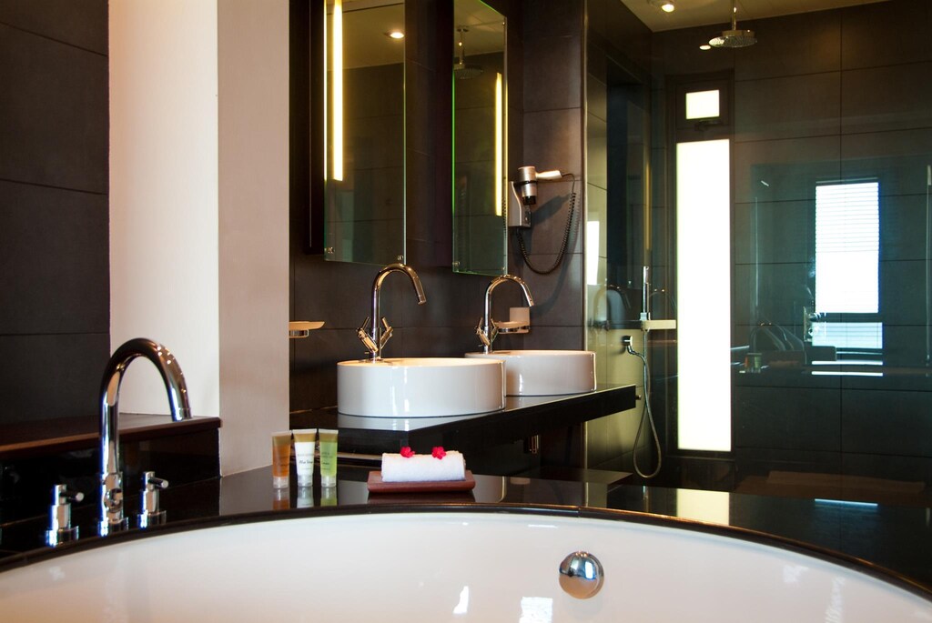 Duplex Suite Bathroom