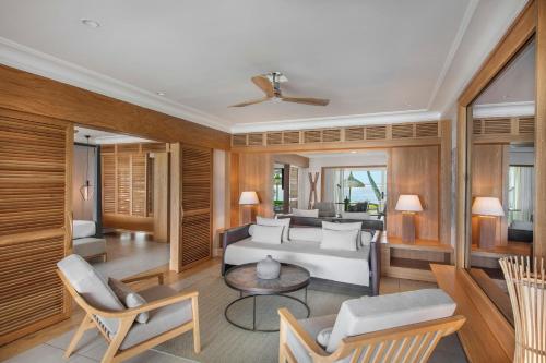 Exclusive Suites Sofa