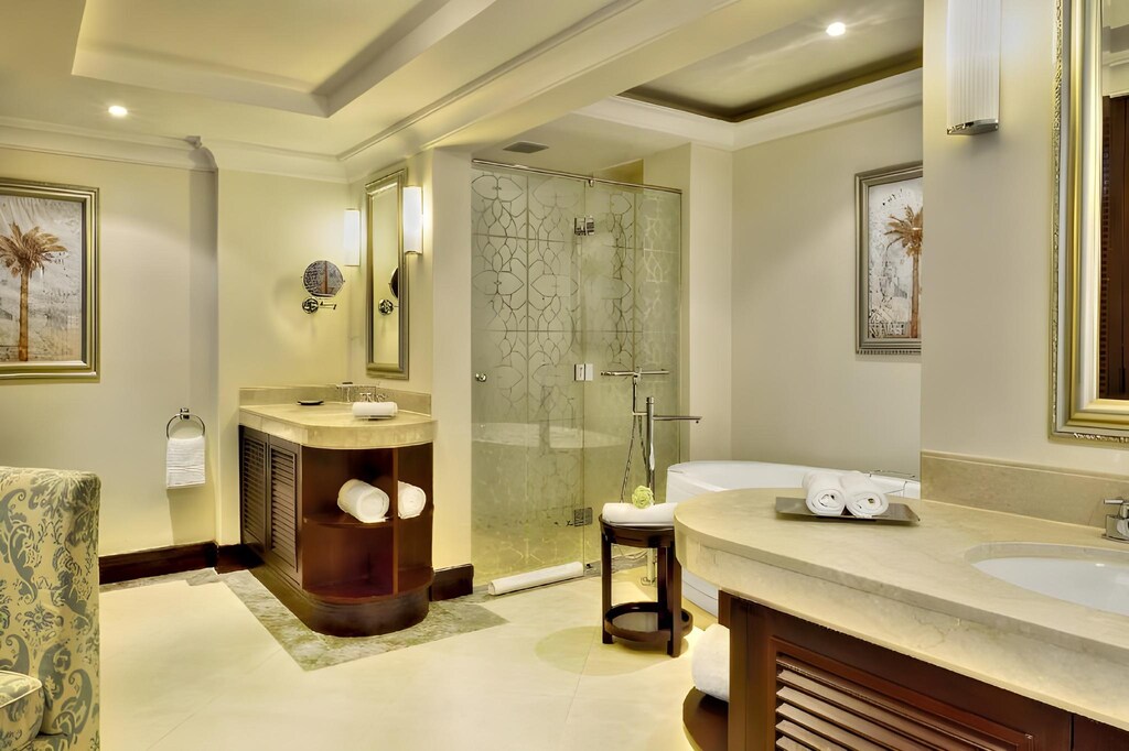 Family Rooms Bathtub