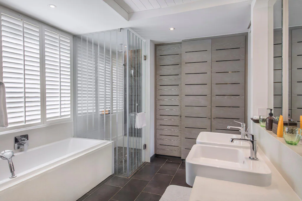Family Suites Bathtub