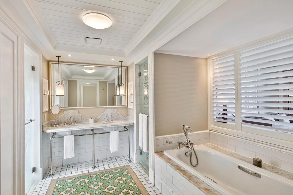 Heritage Junior Suite Bathtub