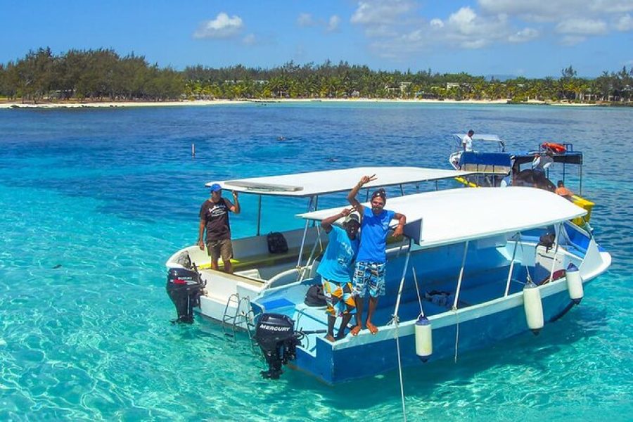 Ile aux Aigrettes Reserve & Blue Bay Glass Bottom Boat