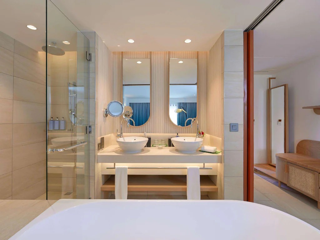 Luxury Room Washroom2