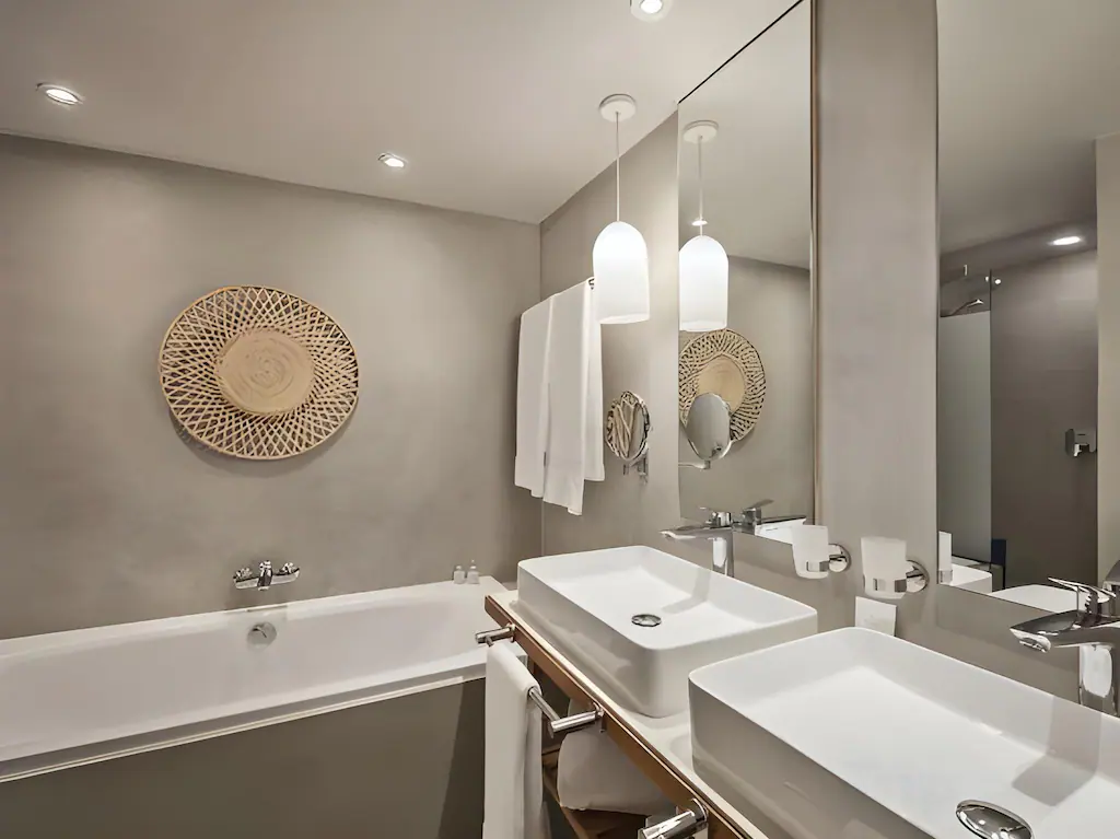 Luxury Suites Bathtub