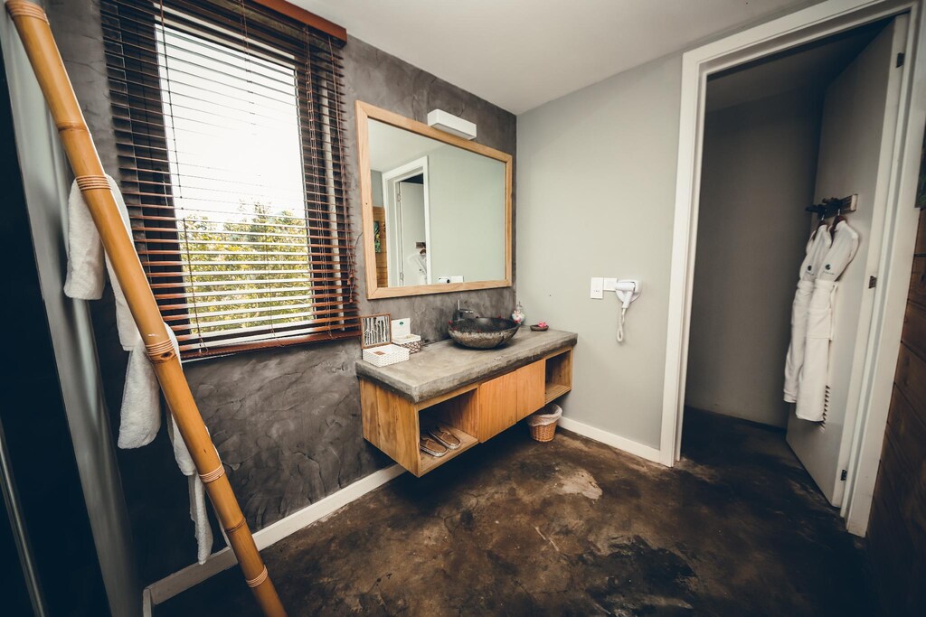 Luxury Villa Bathtub