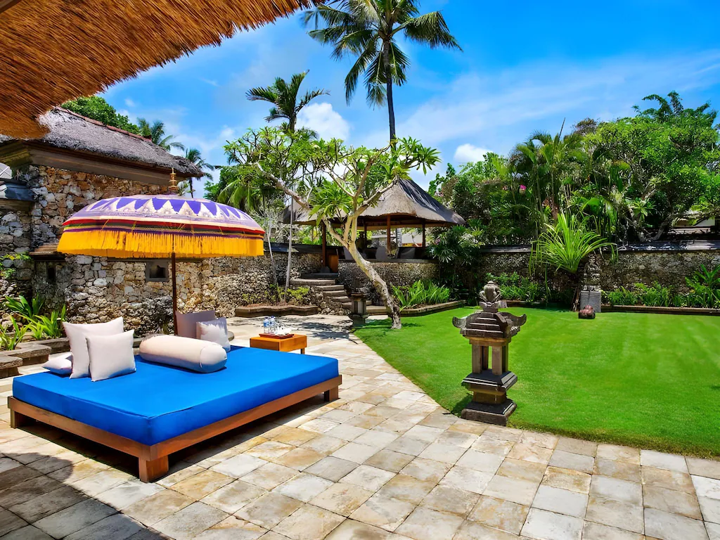 Luxury Villas outside