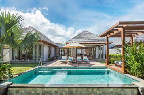 Luxury Villas pool