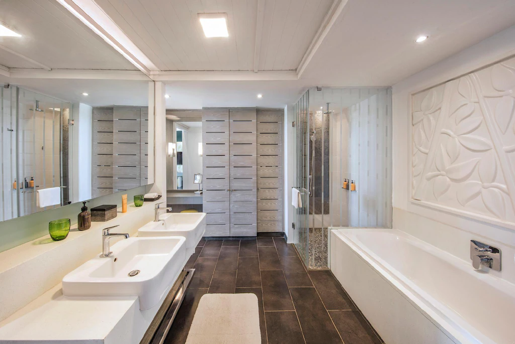 Ocean View Rooms bathroom