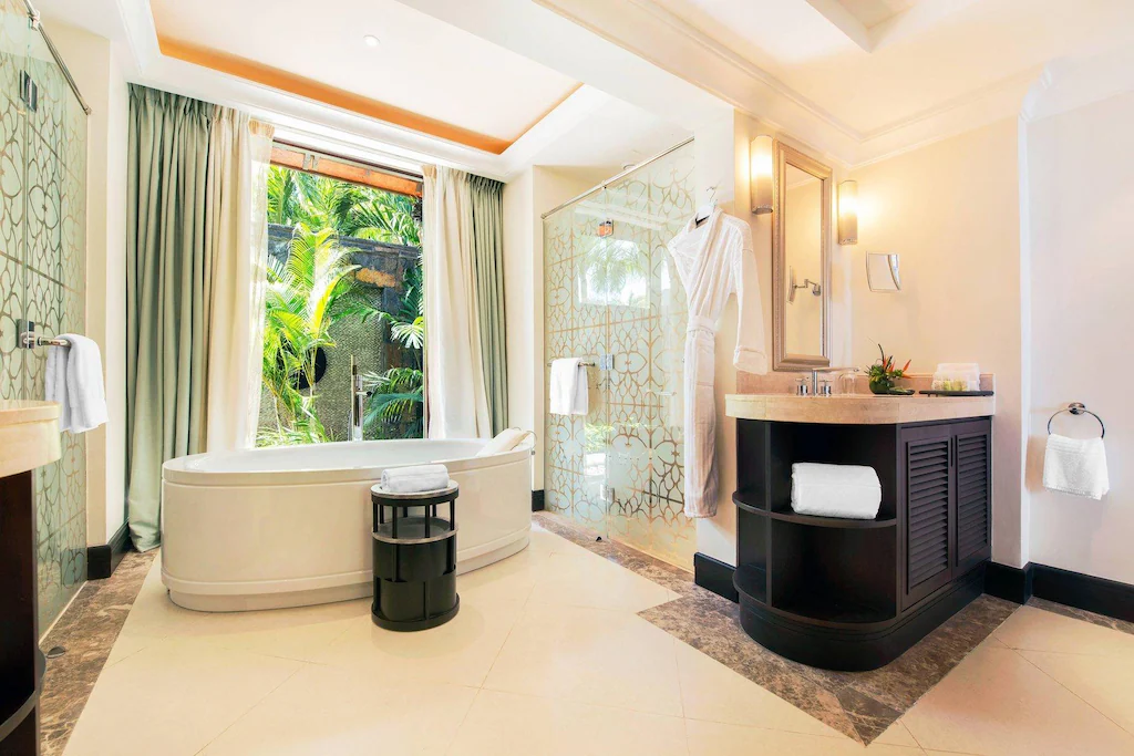 Ocean View Rooms bathtub