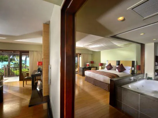 Opera Suite bedroom2