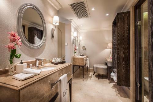 Penthouse Suite Mirror