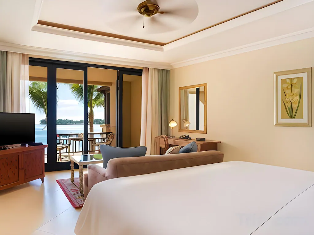Presidential Suite bed2