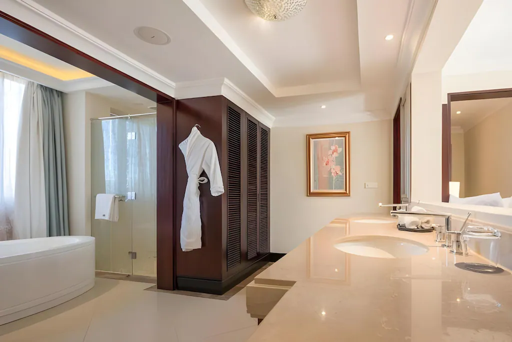 Presidential Suite washroom