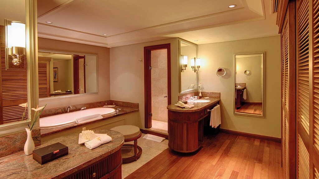 Spacious Family Suites Bath tub
