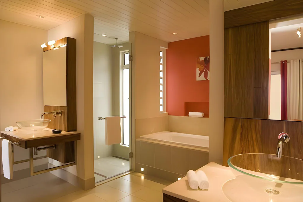 Standard Room Bathtub