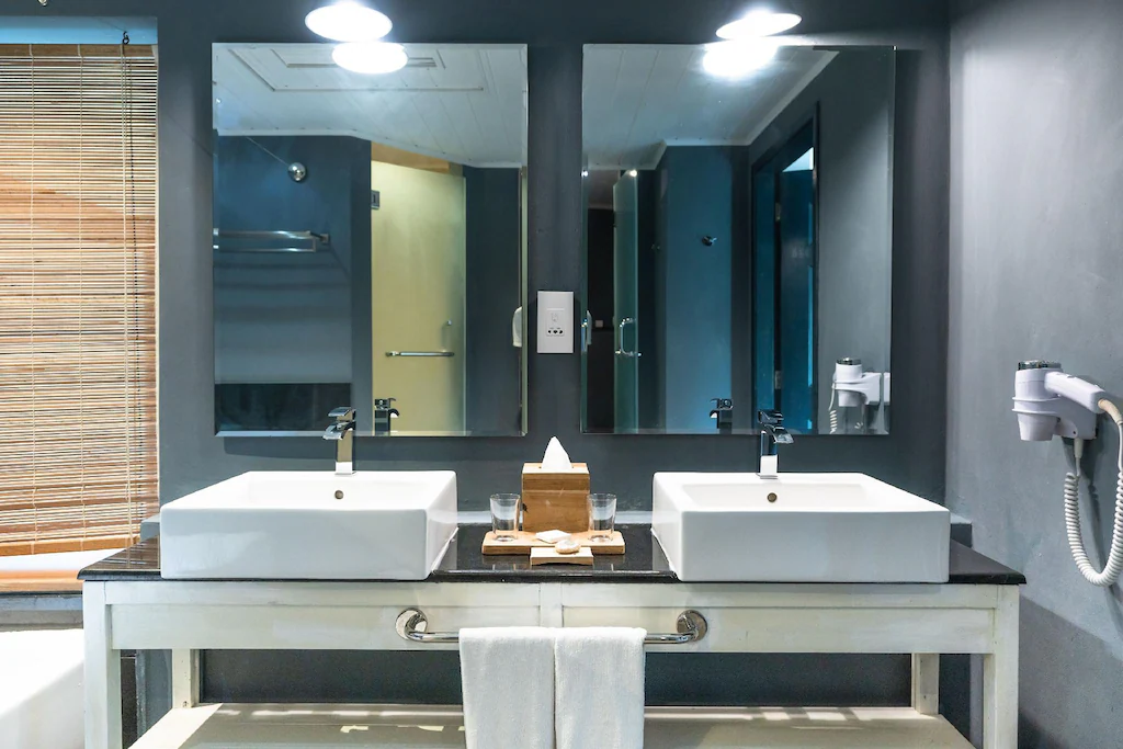 Standard Room Bathtub