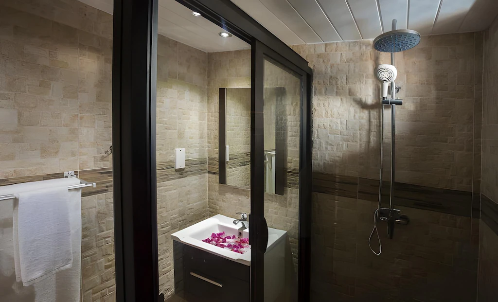 Studio Apartments Bathtub