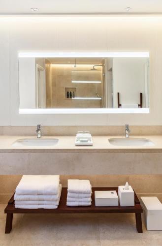 Superior Room Mauritius Mirror