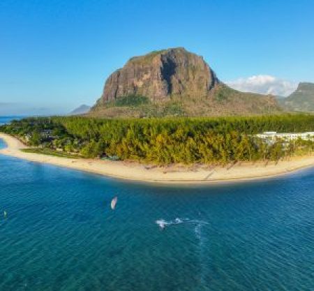 beachfront-resort-and-le-morne-mountain-le-morne