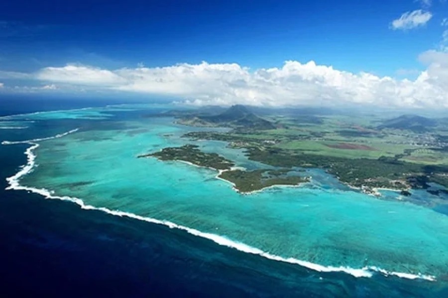 Experience Seaplane Tour of the Underwater Waterfall