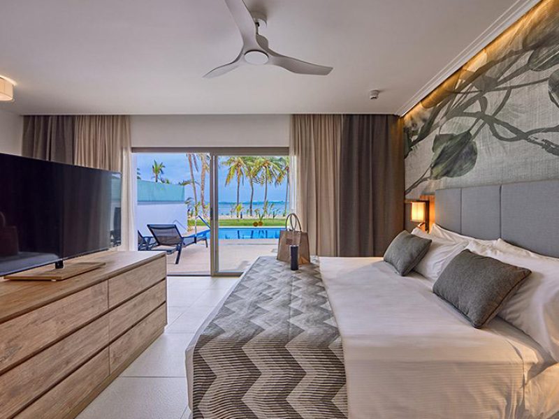 Junior Suite Swim-Up – Elite Club