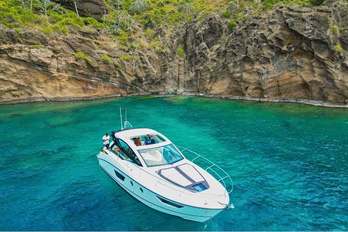 Luxury Private Yacht Cruise to Northern Islands