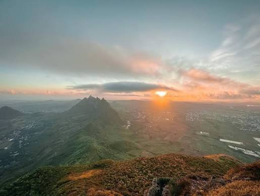 Le Pouce Mountain Sunrise and Sunset Hike